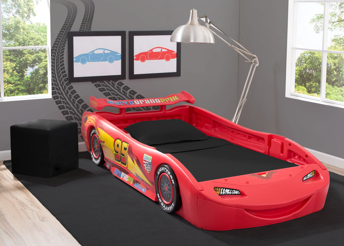 Toddler-To-Twin Bed with Toy Box Y90996