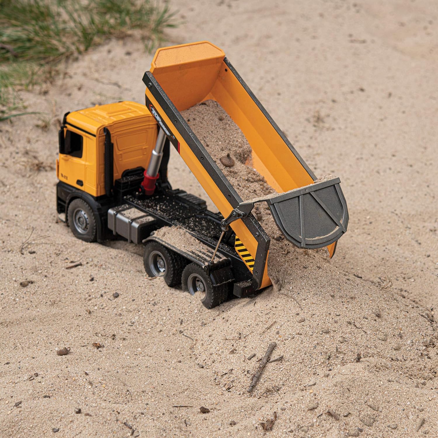 1:14 Scale RC Construction Dump Truck O68181