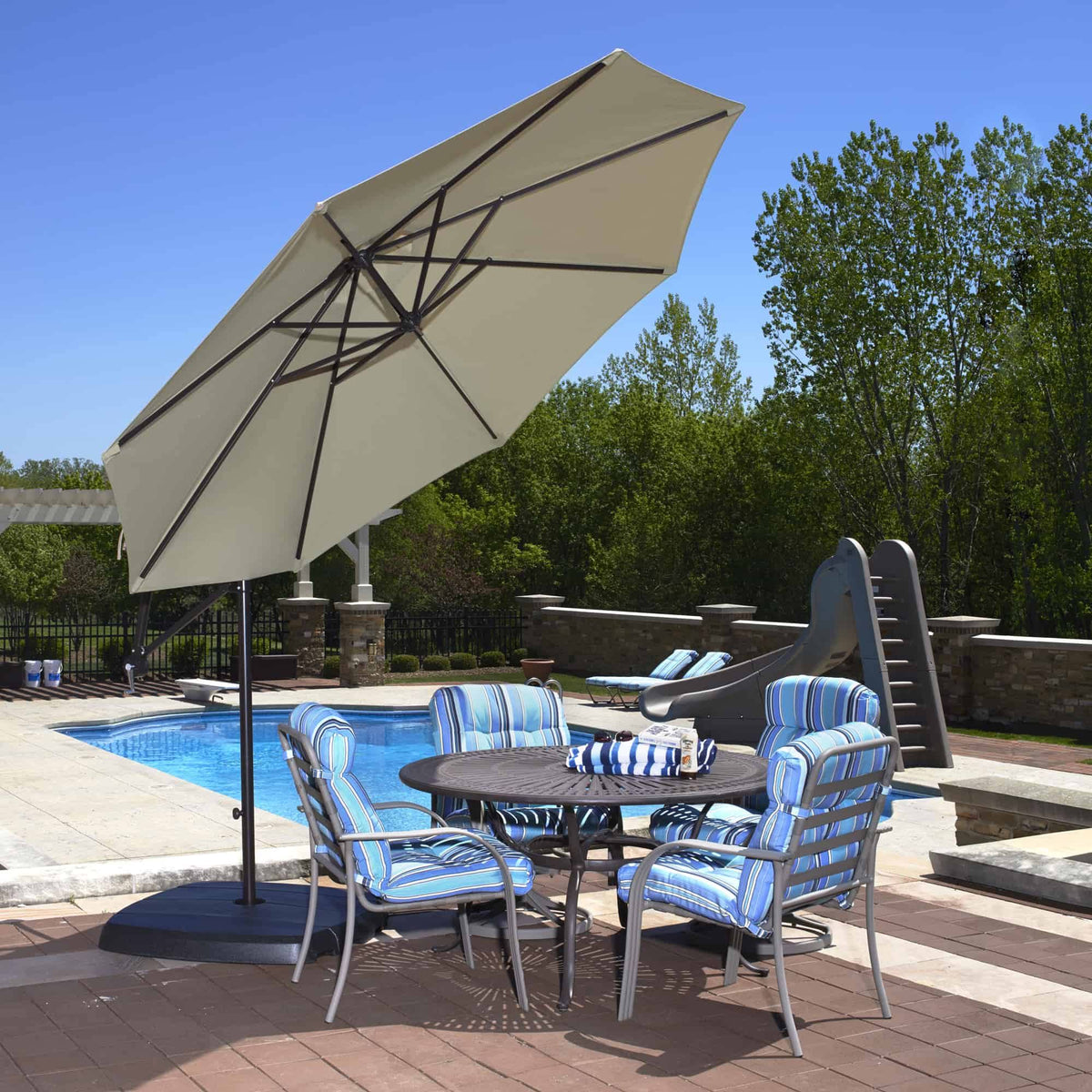 10-Foot Octagonal Cantilever Umbrella K194529